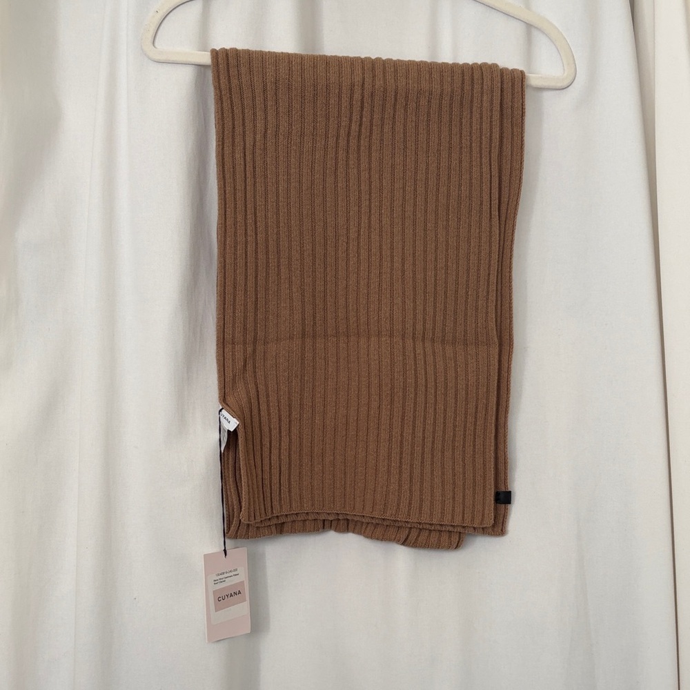 Cuyana Cashmere Ribbed Scarf in Warm Brown